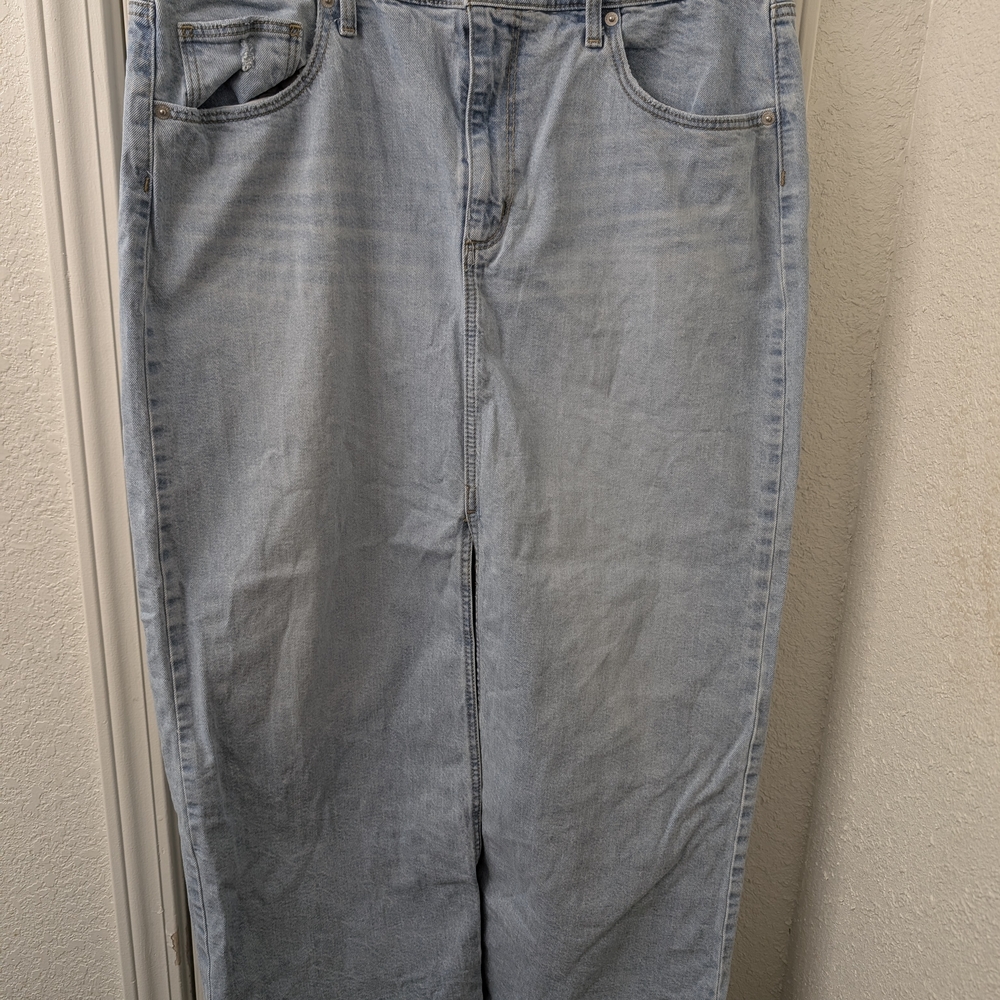 Universal Thread Light Blue Denim Jeans